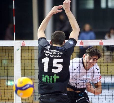 from left Jens SANDMEIER Karlsruhe , Juro PETRUSIC Haching , He Bundesliga 23 24, TSV Haching Muenchen vs Baden Volleys Karlsruhe, Geothermie Arena Unterhaching, 12 11 23 Copyright: WolfgangxFehrmann