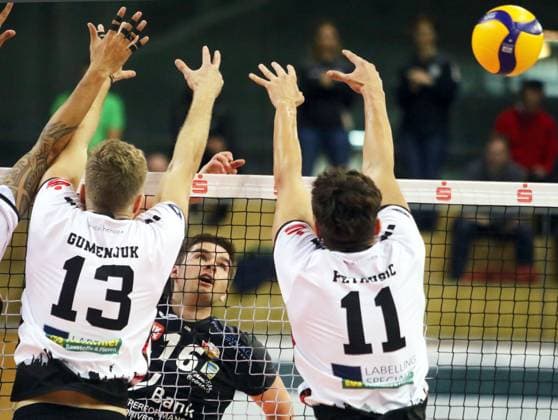 in the middle Alexander BENZ Karlsruhe , He Bundesliga 23 24, TSV Haching Muenchen vs Baden Volleys Karlsruhe, Geothermie Arena Unterhaching, 12 11 23 Copyright: WolfgangxFehrmann