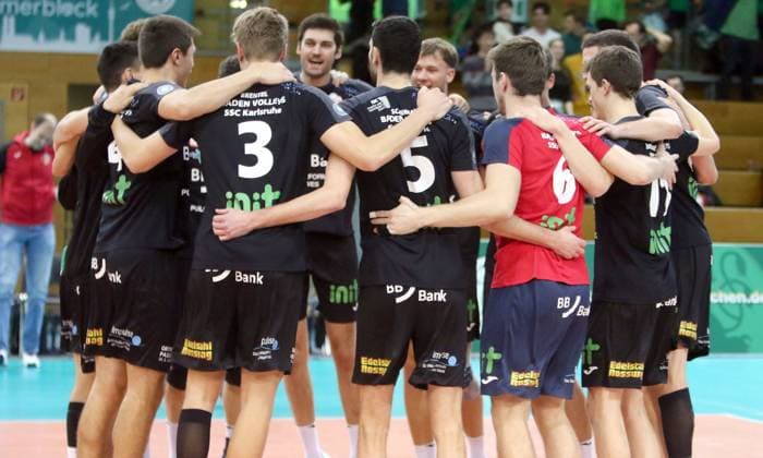 Karlsruhes joy after the victory He Bundesliga 23 24, TSV Haching Muenchen vs Baden Volleys Karlsruhe, Geothermie Arena Unterhaching, 12 11 23 Copyright: WolfgangxFehrmann