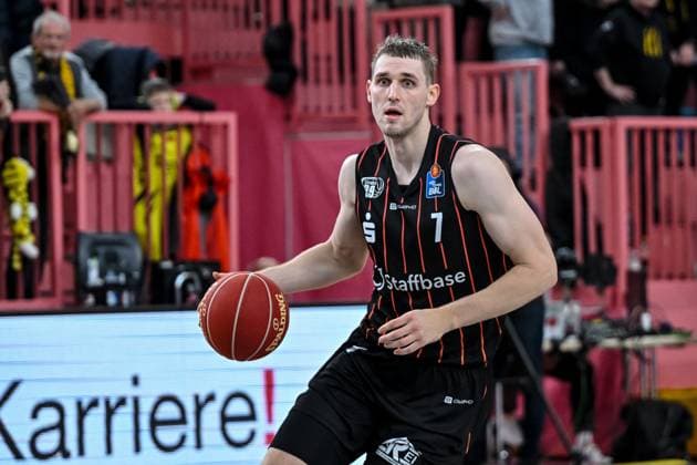 12 11 2023, Paul Horn Arena, Germany, Tuebingen, Tigers Tuebingen vs Niners Chemnitz Basketball Bundesliga, Jonas Richter Niners Chemnitz in action, on the ball, single action Photo H Langer Paul Horn Arena Tuebingen Germany  541_WTTCHM20231112_133 Langer-541