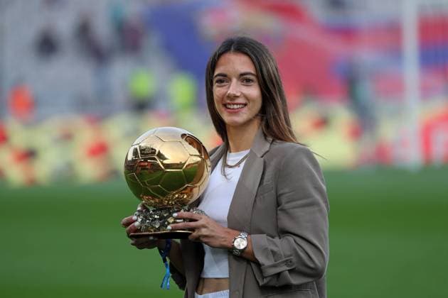 FC Barcelona, Barca v Deportivo Alaves - LaLiga EA Sports Aitana Bonmati offering the Ballon d Or to the fans during the match between FC Barcelona and Deportivo Alaves, corresponding to the week 13 of LaLiga EA Sports, played at the Olympic Stadium Lluis Companys, in Barcelona, on 12th November 2023. Barcelona Barcelona Spain  Copyright: xUrbanandsportx originalFilename:urbanandsport-fcbarcel231112_npB3M.jpg