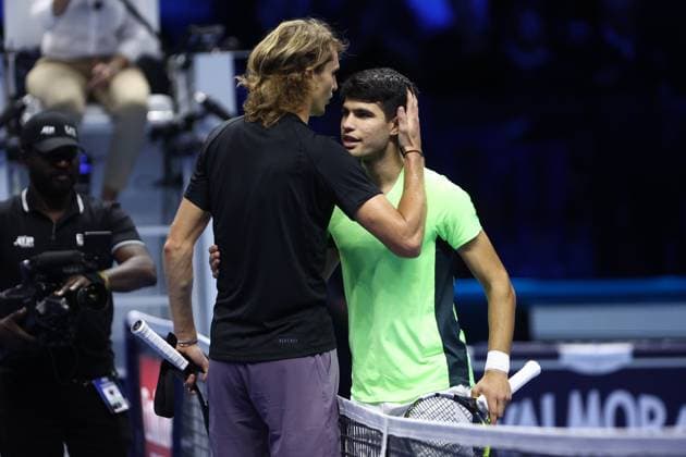 Carlos Alcaraz vs Alexander Zverev Alexander Zverev of Germany and Carlos Alcaraz of Spain at the end of the singles match between Carlos Alcaraz of Spain and Alexander Zverev of Germany on Day two of the Nitto ATP, Tennis Herren World Tour Finals at Pala Alpitour on November 13, 2023 in Turin, Italy Torino Pala Alpitour Italy Copyright: xMarcoxCanonierox