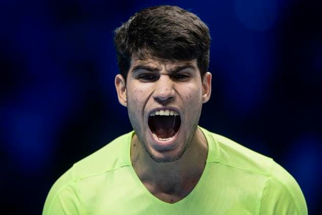 Nitto ATP, Tennis Herren Finals - Day Two Carlos Alcaraz of Spain celebrates during the round robin singles match against Alexander Zverev of Germany during day two of the Nitto ATP Finals. Alexander Zverev won 6-7(3), 6-3, 6-4. Turin Italy Copyright: xNicolòxCampox