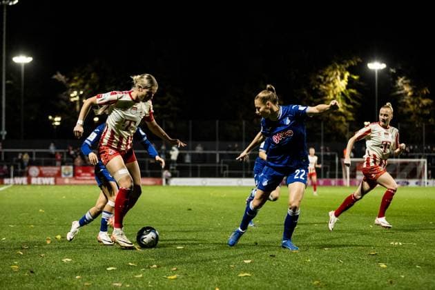 GOOGLE Pixel Frauen Bundesliga 1 FC Koeln TSG Hoffenheim 13 11 2023 duel Ereleta Memeti TSG Hoffenheim, 07 , Sharon Beck 1 FC Koeln, 10 , Sarai Linder TSG Hoffenheim, 22 GOOGLE Pixel Frauen Bundesliga 1 FC Koeln TSG Hoffenheim, Koeln, Franz Kremer Stadion DFB REGULATIONS PROHIBIT ANY USE OF PHOTOGRAPHS AS IMAGE SEQUENCES AND OR QUASI VIDEO Copyright: xBEAUTIFULxSPORTS Wunderlx