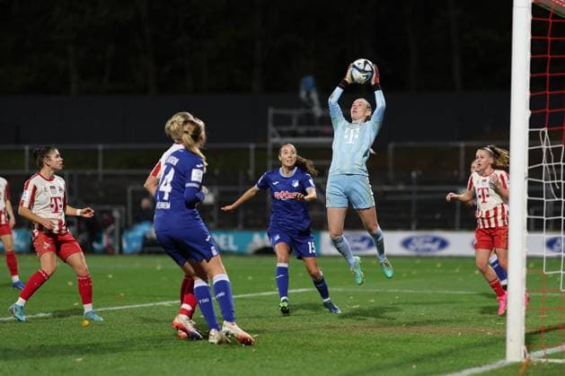 Google Pixel Womens Bundesliga 2023 2024, 1 FC Köln TSG Hoffenheim Jasmin Pal FC, 1 catches the ball safely Köln Franz Kremer Stadion Nordrhein Westfalen Germany