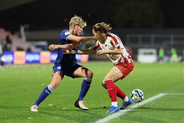 Google Pixel Womens Bundesliga 2023 2024, 1 FC Köln TSG Hoffenheim Paulina Krumbiegel TSG, 8 in a duel on the edge of the penalty area Cologne Franz Kremer Stadium North Rhine-Westphalia Germany