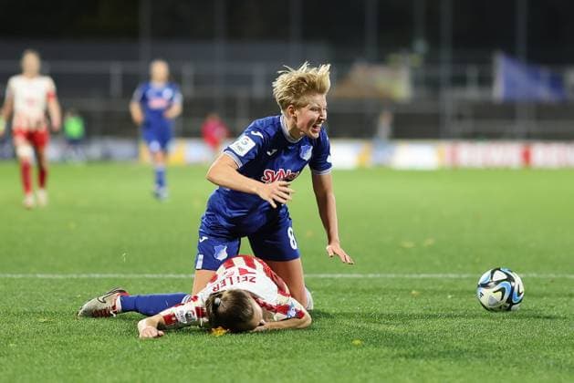 Google Pixel Womens Bundesliga 2023 2024, 1 FC Köln TSG Hoffenheim Foul on Paulina Krumbiegel TSG, 8 in the penalty area is not penalized Cologne Franz Kremer Stadium North Rhine-Westphalia Germany