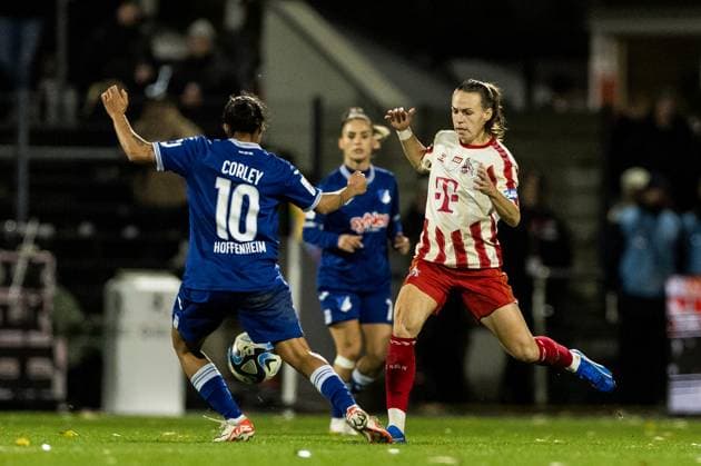 GOOGLE Pixel Frauen Bundesliga 1 FC Koeln TSG Hoffenheim 13 11 2023 Zweikampf Gia Corley TSG Hoffenheim, 10 , Dora Zeller 1 FC Koeln, 19 GOOGLE Pixel Frauen Bundesliga 1 FC Koeln TSG Hoffenheim, Koeln, Franz Kremer Stadion DFB REGULATIONS PROHIBIT ANY USE OF PHOTOGRAPHS AS IMAGE SEQUENCES AND OR QUASI VIDEO Copyright: xBEAUTIFULxSPORTS Wunderlx