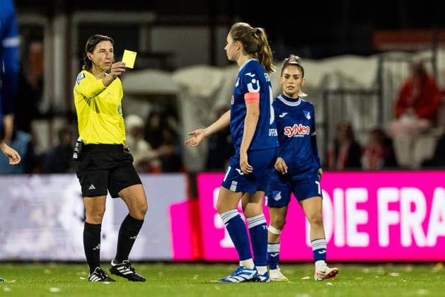 GOOGLE Pixel Frauen Bundesliga 1 FC Koeln TSG Hoffenheim 13 11 2023 Yellow for Jana Feldkamp TSG Hoffenheim, 31 GOOGLE Pixel Frauen Bundesliga 1 FC Koeln TSG Hoffenheim, Koeln, Franz Kremer Stadion DFB REGULATIONS PROHIBIT ANY USE OF PHOTOGRAPHS AS IMAGE SEQUENCES AND OR QUASI VIDEO Copyright: xBEAUTIFULxSPORTS Wunderlx