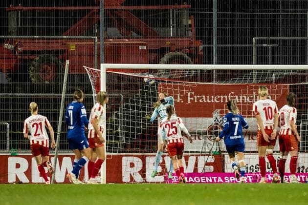 GOOGLE Pixel Frauen Bundesliga 1 FC Koeln TSG Hoffenheim 13 11 2023 Jasmin Pal 1 FC Koeln, 1 haelt GOOGLE Pixel Frauen Bundesliga 1 FC Koeln TSG Hoffenheim, Koeln, Franz Kremer Stadion DFB REGULATIONS PROHIBIT ANY USE OF PHOTOGRAPHS AS IMAGE SEQUENCES AND OR QUASI VIDEO Copyright: xBEAUTIFULxSPORTS Wunderlx