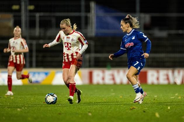GOOGLE Pixel Frauen Bundesliga 1 FC Koeln TSG Hoffenheim 13 11 2023 Zweikampf Carlotta Imping 1 FC Koeln, 14 , Ereleta Memeti TSG Hoffenheim, 07 GOOGLE Pixel Frauen Bundesliga 1 FC Koeln TSG Hoffenheim, Koeln, Franz Kremer Stadion DFB REGULATIONS PROHIBIT ANY USE OF PHOTOGRAPHS AS IMAGE SEQUENCES AND OR QUASI VIDEO Copyright: xBEAUTIFULxSPORTS Wunderlx