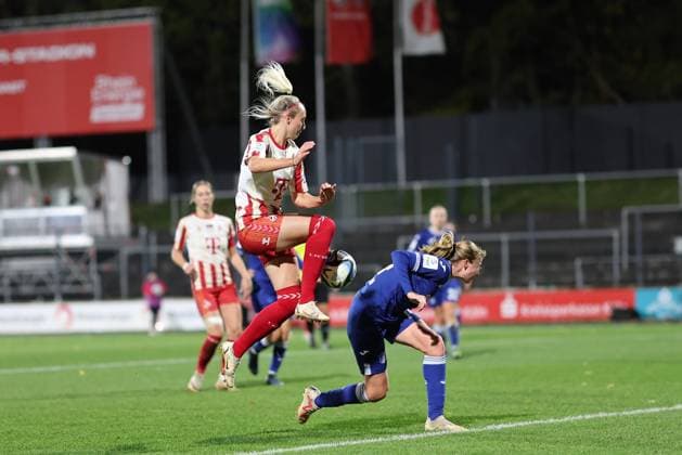 Google Pixel Womens Bundesliga 2023 2024, 1 FC Köln TSG Hoffenheim Meike Meßmer FC, 20 with ball reception in the penalty area Cologne Franz Kremer Stadium North Rhine-Westphalia Germany