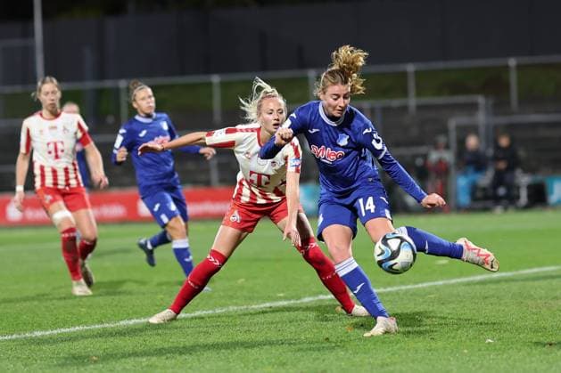 Google Pixel Womens Bundesliga 2023 2024, 1 FC Köln TSG Hoffenheim Lisa Doorn TSG, 14 clears in front of Meike Meßmer FC, 20 Köln Franz Kremer Stadion Nordrhein Westfalen Germany
