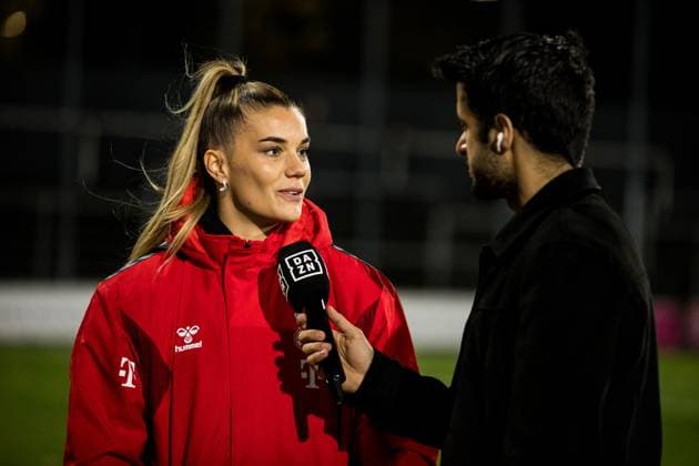 GOOGLE Pixel Frauen Bundesliga 1 FC Koeln TSG Hoffenheim 13 11 2023 Selina Cerci 1 FC Koeln, 29 in DAZN Interview GOOGLE Pixel Frauen Bundesliga 1 FC Koeln TSG Hoffenheim, Koeln, Franz Kremer Stadion DFB REGULATIONS PROHIBIT ANY USE OF PHOTOGRAPHS AS IMAGE SEQUENCES AND OR QUASI VIDEO Copyright: xBEAUTIFULxSPORTS Wunderlx