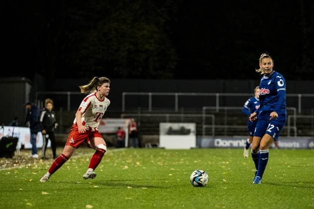 GOOGLE Pixel Frauen Bundesliga 1 FC Koeln TSG Hoffenheim 13 11 2023 Adriana Achcinska 1 FC Koeln, 9 , Sarai Linder TSG Hoffenheim, 22 GOOGLE Pixel Frauen Bundesliga 1 FC Koeln TSG Hoffenheim, Koeln, Franz Kremer Stadion DFB REGULATIONS PROHIBIT ANY USE OF PHOTOGRAPHS AS IMAGE SEQUENCES AND OR QUASI VIDEO Copyright: xBEAUTIFULxSPORTS Wunderlx
