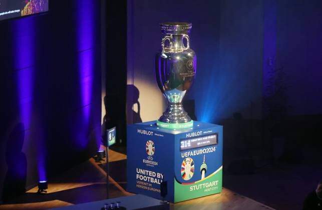 13 11 23 Podiums Talk Diversity unites Germany, Stuttgart, 13 11 2023, Football, UEFA Euro 2024, Host City Stuttgart, Podiums Talk Diversity unites Feature Cup Trophy