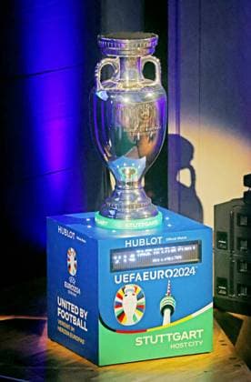 13 11 23 Podiums Talk Diversity unites Germany, Stuttgart, 13 11 2023, Football, UEFA Euro 2024, Host City Stuttgart, Podiums Talk Diversity unites Feature Cup Trophy