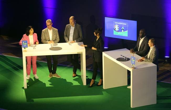 13 11 23 Podiums Talk Vielfalt vereint Deutschland, Stuttgart, 13 11 2023, Football, UEFA Euro 2024, Host City Stuttgart, Podiums Talk Vielfalt vereint f l Muhterem Aras MdL, President Landtag BW , Alexander Wehrle CEO VfB Stuttgart , Frank Thumm wfv , Lea Wagner Moderator , Hans Sarpei former football player , Philipp Lahm Tournament Director UEFA EURO 2024