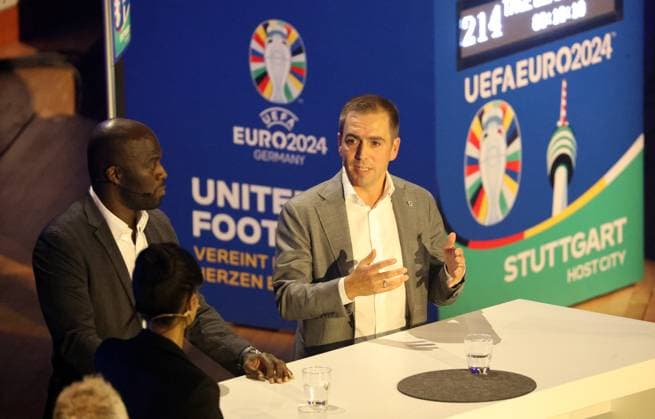 13 11 23 Podium Talk Diversity unites Germany, Stuttgart, 13 11 2023, Football, UEFA Euro 2024, Host City Stuttgart, Podium Talk Diversity unites f l Hans Sarpei former football player , Philipp Lahm Tournament Director UEFA EURO 2024