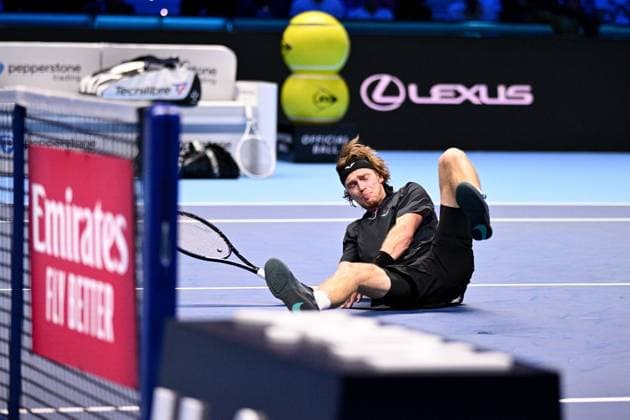 Foto Marco Alpozzi LaPresse 13 Novembre 2023 Torino - Italia - - Tennis Nitto ATP, Tennis Herren Finals - Daniil MEDVEDEV (RUS) vs Andrey RUBLEV (RUS) Nella foto: Andrey Rublev (Russia) alls down November 13, 2023 Turin - Italy - Sport - Tennis Nitto ATP Finals - Daniil MEDVEDEV (RUS) vs Andrey RUBLEV (RUS) In the pic: Andrey Rublev (Russia) falls down  Copyright: xMarcoxAlpozzi LaPressex