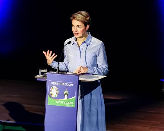 Stuttgarts Social Mayor Dr Alexandra Sussmann Wuerttemberg Football Association Podium talk in the Liederhalle Stuttgart, Diversity unites Euro 2024, 13 11 2023 Wuerttemberg Football Association Podium talk in the Liederhalle Stuttgart, 13 11 2023 Stuttgart Copyright: xEibner-Pressefoto RogerxBuerkex EP RBE
