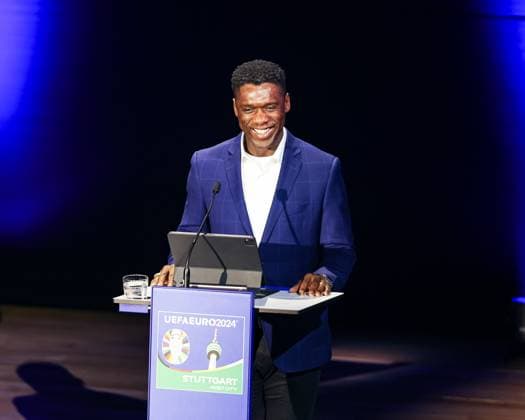 Clarence Seedorf, UEFA Global Ambassador for Diversity and Change and record Champions League winner Wuerttembergischer Fussballverband Podiumstalk in der Liederhalle Stuttgart, Vielfalt vereint Euro 2024, 13 11 2023 Wuerttembergischer Fussballverband Podiumstalk in der Liederhalle Stuttgart, 13 11 2023 Stuttgart Copyright: xEibner-Pressefoto RogerxBuerkex EP RBE