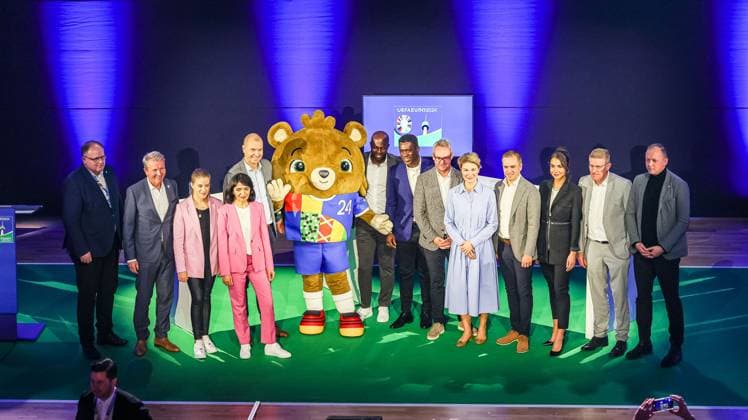 Muhterem Aras MdL, President of the State Parliament of Baden Wuerttemberg , Frank Thumm wfv Chief Executive Officer And the mascot Albaert of Euro 2024 Hans Sarpei former Bundesliga footballer and Ghanaian national player Clarence Seedorf, Global UEFA Ambassador for Diversity and Change and record winner of the Champions League Alexander Wehrle Chairman of the Supervisory Board of DFB GmbH Co KG and Chairman of the Board of VfB Stuttgart 1893 AG , Stuttgarts Social Mayor Dr Alexandra Sußmann Philipp Lahm Tournament Director UEFA EURO 2024 , Moderator Lea Wagner and organizers Wuerttembergischer Fussballverband Podiumstalk in der Liederhalle Stuttgart, Vielfalt vereint Euro 2024, 13 11 2023 Wuerttembergischer Fussballverband Podiumstalk in der Liederhalle Stuttgart, 13 11 2023 Stuttgart Copyright: xEibner-Pressefoto RogerxBuerkex EP RBE