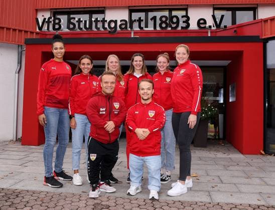 Sport Themen der Woche KW46 Sport Bilder des Tages BAU 14.11.2023 Stuttgart Leichtathletik VfB Stuttgart Vorstellung Neuzugänge, hinten v.l. Marie-Laurence Jungfleisch, Bera Wierhake, Anjuli Knaesche, Alina Rotaru-Kottmann, Tabea Eitel, Alina Kenzel, vorne v.l. Niko Kappel, Yannis Fischer *** BAU 14 11 2023 Stuttgart Athletics VfB Stuttgart Presentation of new recruits, back from left Marie Laurence Jungfleisch, Bera Wierhake, Anjuli Knaesche, Alina Rotaru Kottmann, Tabea Eitel, Alina Kenzel, front from left Niko Kappel, Yannis Fischer