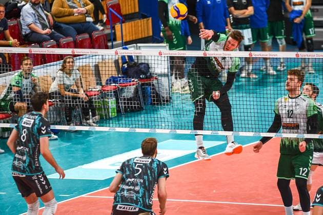 Oliver Hein FT Freiburg, 4 with a smash ball against the Düren team, Action, Action, Game scene, 14 11 2023, Düren Germany , Volleyball, 1 Bundesliga, SWD Powervolleys Düren FT 1844 Freiburg xmhx