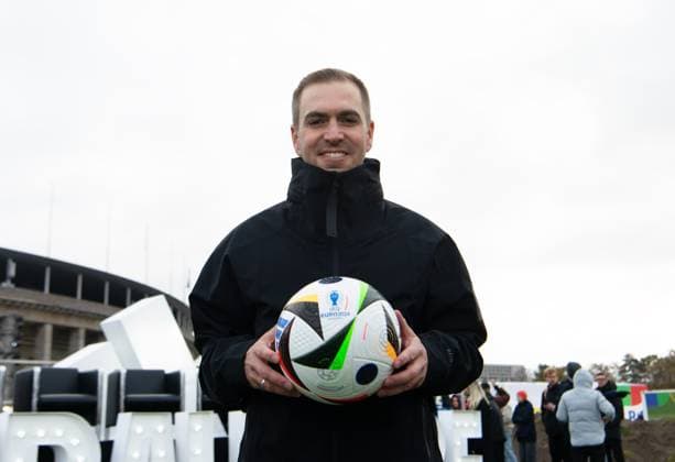 Football, 2023 2024 season, Presentation of the official match ball of UEFA Euro 2024, Philip Lahm Tournament Director UEFA Euro 2024 with ball, 15 11 2023, Copyright: xSebastianxRäppold MatthiasxKochx