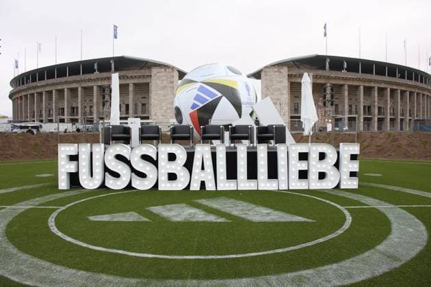 DEU, Presentation European Championship football, 15 11 2023, Maifeld , Olympiastadion, Berlin, DEU, Presentation European Championship football, in the picture ball football lover Manuel Neuer, Phillip Lahm Photo Juergen Engler nordphoto GmbH nordphotoxGmbHx xEngler nph00076