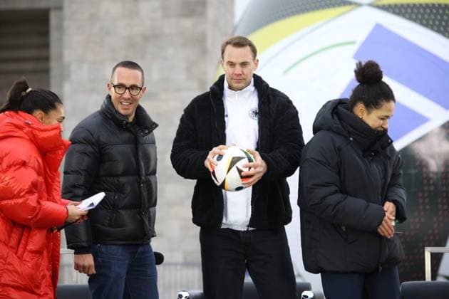 DEU, Presentation European Championship football, 15 11 2023, Maifeld , Olympiastadion, Berlin, DEU, Presentation European Championship football, in the picture ball football lover Manuel Neuer, Phillip Lahm Photo Juergen Engler nordphoto GmbH nordphotoxGmbHx xEngler nph00076