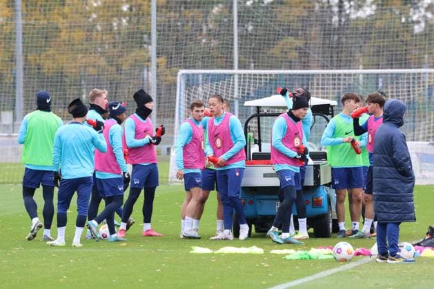 DEU, DFL, 2 FBL Hertha BSC, Training, 15 11 2023, Sportforum, Berlin, DEU, DFL, 2 FBL Hertha BSC, Training, im Bild Hertha Spielerkreis DFL regulations prohibit any use of Photographs as image sequences and or quasi video Foto Juergen Engler nordphoto GmbH nordphotoxGmbHx xEngler nph00076