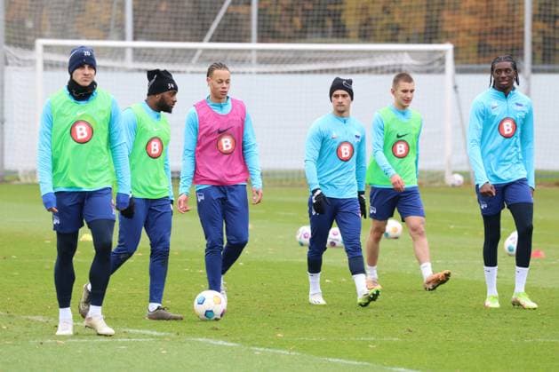 DEU, DFL, 2 FBL Hertha BSC, Training, 15 11 2023, Sportforum, Berlin, DEU, DFL, 2 FBL Hertha BSC, Training, in the picture Marc Oliver Kempf Hertha BSC Berlin 20 , Deyovaisio Zeefuik Hertha BSC Berlin 34 , Derry Scherhant Hertha BSC Berlin 39 , Michat Karbownik Hertha BSC Berlin 6 , Kilian Nsona Hertha BSC Berlin 28 DFL regulations prohibit any use of Photographs as image sequences and or quasi video Foto Juergen Engler nordphoto GmbH nordphotoxGmbHx xEngler nph00076