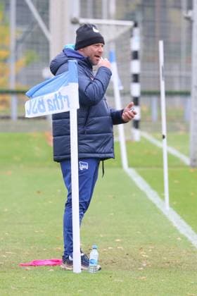 DEU, DFL, 2 FBL Hertha BSC, Training, 15 11 2023, Sportforum, Berlin, DEU, DFL, 2 FBL Hertha BSC, Training, im Bild Cheftrainer Pal Dardai Hertha BSC Berlin DFL regulations prohibit any use of Photographs as image sequences and or quasi video Foto Juergen Engler nordphoto GmbH nordphotoxGmbHx xEngler nph00076