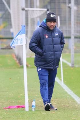DEU, DFL, 2 FBL Hertha BSC, Training, 15 11 2023, Sportforum, Berlin, DEU, DFL, 2 FBL Hertha BSC, Training, im Bild Cheftrainer Pal Dardai Hertha BSC Berlin DFL regulations prohibit any use of Photographs as image sequences and or quasi video Foto Juergen Engler nordphoto GmbH nordphotoxGmbHx xEngler nph00076