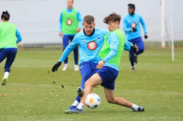 DEU, DFL, 2 FBL Hertha BSC, Training, 15 11 2023, Sportforum, Berlin, DEU, DFL, 2 FBL Hertha BSC, Training, im Bild Florian Niederlechner Hertha BSC Berlin 7 DFL regulations prohibit any use of Photographs as image sequences and or quasi video Foto Juergen Engler nordphoto GmbH nordphotoxGmbHx xEngler nph00076