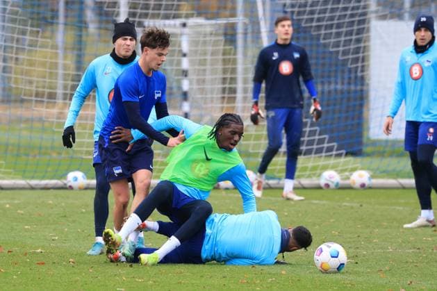 DEU, DFL, 2 FBL Hertha BSC, Training, 15 11 2023, Sportforum, Berlin, DEU, DFL, 2 FBL Hertha BSC, Training, im Bild Kilian Nsona Hertha BSC Berlin 28 DFL regulations prohibit any use of Photographs as image sequences and or quasi video Foto Juergen Engler nordphoto GmbH nordphotoxGmbHx xEngler nph00076