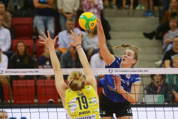 Stuttgart , Volleyball CEV Champions League , Allianz MTV Stuttgart vs Imoco Volley Conegliano , right Jolien Knollema Stgt