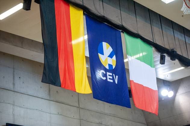 Flags Germany, CEV, Italy Volleyball Champions League Allianz MTV Stuttgart Imoco Volley Conegliano, 15 11 2023, Stuttgart SCHARRena , Volleyball Champions League Allianz MTV Stuttgart Imoco Volley Conegliano, 15 11 2023, Stuttgart SCHARRena , Stuttgart Copyright: xSandyxDinkelackerx EP_SDR