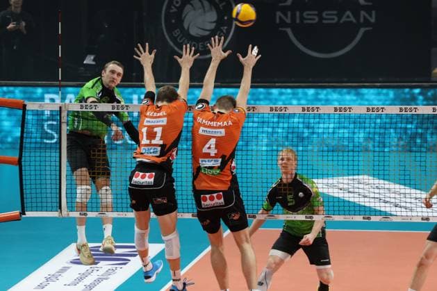 DEU, DVV, 1 VBL, BR Volleys vs Bitterfeld Wolfen, 15 11 2023, Max Schmeling Halle, Berlin, DEU, DVV, 1 VBL, BR Volleys vs Bitterfeld Wolfen, in the picture Cody Kessel BR Volleys 11 , Timo Tammemaa BR Volleys 4 , Logan House Bitterfeld Wolfen 8 Photo Juergen Engler nordphoto GmbH nordphotoxGmbHx xEngler nph00076