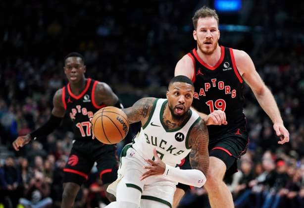 Bilder des Jahres 2023, Sport 11 November Sport Themen der Woche KW46 Sport Bilder des Tages November 15, 2023, Toronto, ON, Canada: Milwaukee Bucks Damian Lillard (0) drives past Toronto Raptors Jakob Poeltl (19) during first half NBA, Basketball Herren, USA basketball action in Toronto on Wednesday, Nov. 15, 2023. Canada News - November 15, 2023  - ZUMAc35_ 20231115_zaf_c35_106 Copyright: xFrankxGunnx