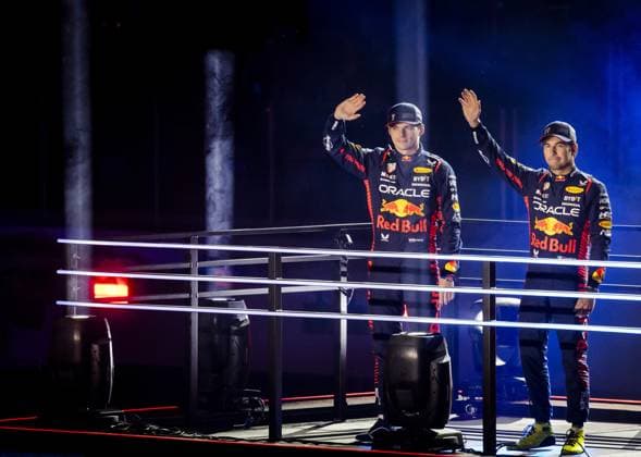 LAS VEGAS - Max Verstappen (Red Bull Racing) and Sergio Perez (Red Bull Racing) during the opening ceremony prior to the Formula 1 Grand Prix at the Las Vegas Strip Circuit. ANP SEM VAN DER WAL F1 Grand Prix of Las Vegas - Previews 2022 23 xVIxANPxSportx xxANPxIVx 483991040 originalFilename: 483991040.jpg