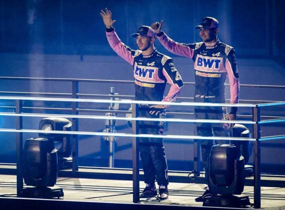 LAS VEGAS - Pierre Gasly (Alpine) and Esteban Ocon (Alpine) during the opening ceremony prior to the Formula 1 Grand Prix at the Las Vegas Strip Circuit. ANP SEM VAN DER WAL F1 Grand Prix of Las Vegas - Previews 2022 23 xVIxANPxSportx xxANPxIVx 483992503 originalFilename: 483992503.jpg