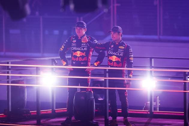 Las Vegas Grand Prix Opening Ceremony VERSTAPPEN Max (ned), Red Bull Racing RB19, PEREZ Sergio (mex), Red Bull Racing RB19, portrait during the 2023 Formula 1 Heineken Silver Las Vegas Grand Prix, 21th round of the 2023 Formula One World Championship, WM, Weltmeisterschaft from November 17 to 19, 2023 on the Las Vegas Strip Circuit, in Las Vegas, USA - F1 - LAS VEGAS GRAND PRIX 2023 DPPI Panoramic 00123046_AV3_4021