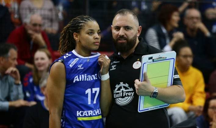 Stuttgart , Volleyball CEV Champions League , Allianz MTV Stuttgart vs Imoco Volley Conegliano , from left Alexis hart TRainer Konstantin Bitter Stgt