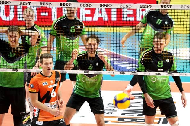 DEU, DVV, 1 VBL, BR Volleys vs Bitterfeld Wolfen, 15 11 2023, Max Schmeling Halle, Berlin, DEU, DVV, 1 VBL, BR Volleys vs Bitterfeld Wolfen, in the picture Bitterfeld player circle, Eric Christopher Visgitis Bitterfeld Wolfen 4 , Logan House Bitterfeld Wolfen 8 , Johannes Tille BR Volleys 6 Photo Juergen Engler nordphoto GmbH nordphotoxGmbHx xEngler nph00076