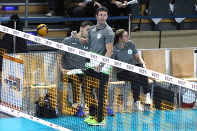 DEU, DVV, 1 VBL, BR Volleys vs Bitterfeld Wolfen, 15 11 2023, Max Schmeling Halle, Berlin, DEU, DVV, 1 VBL, BR Volleys vs Bitterfeld Wolfen, in the picture coach Alessandro Lodi Bitterfeld Wolfen Photo Juergen Engler nordphoto GmbH nordphotoxGmbHx xEngler nph00076