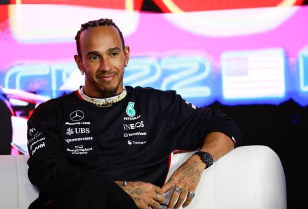 44 Lewis Hamilton GBR, Mercedes AMG Petronas F1 Team , F1 Grand Prix of Las Vegas at Las Vegas Strip Circuit on November 15, 2023 in Las Vegas, United States of America Photo by HOCH ZWEI Las Vegas United States of America