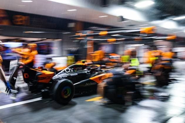 04 NORRIS Lando (gbr), McLaren F1 Team MCL60, action during the 2023 Formula 1 Heineken Silver Las Vegas Grand Prix, 21th round of the 2023 Formula One World Championship, WM, Weltmeisterschaft from November 17 to 19, 2023 on the Las Vegas Strip Circuit, in Las Vegas, USA - F1 - LAS VEGAS GRAND PRIX 2023 DPPI Panoramic  00123046_AV3_4270